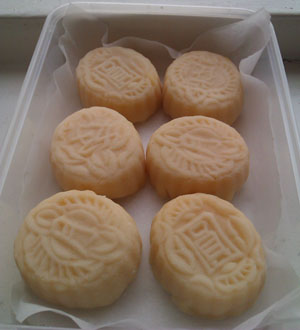 Snowskin custard mooncakes