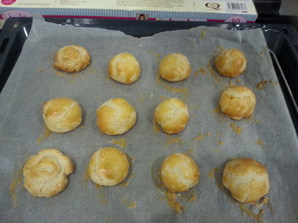 baking pineapple tarts